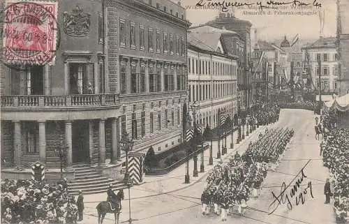 [Ansichtskarte] 6200 WIESBADEN, EREIGNIS, Kaiserbesuch 1909, Abmarsch der Fahnenkompanie. 