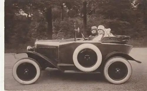 AUTOMOBIL - CITROEN OLdtimer, 2 elegante Damen mit Hund, Photo AK