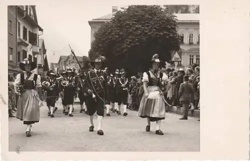 [Ansichtskarte] A 6290 MAYRHOFEN, Trachtenumzug, Musikkapelle, Photo-AK. 
