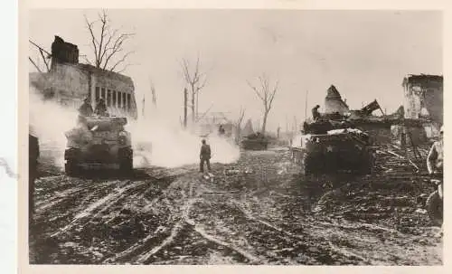 [Ansichtskarte] 5170 JÜLICH, 24. Februar 1945, Amerikanischer Panzer am Walramplatz. 