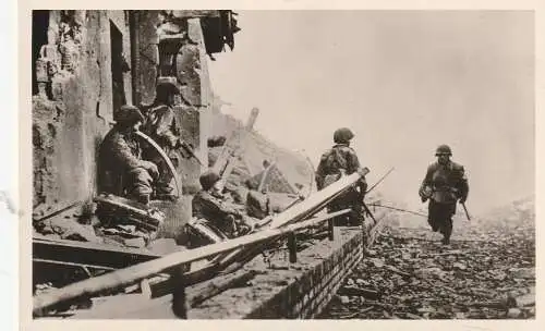 [Ansichtskarte] 5170 JÜLICH, 2. Weltkrieg, 23. Februar 1945, Amerikanische Soldaten in den Ruinen der Herzogin Jakobe Strasse. 