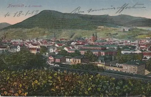 [Ansichtskarte] 6730 NEUSTADT / Weinstrasse, Blick über den Bahnhof auf die Stadt. 