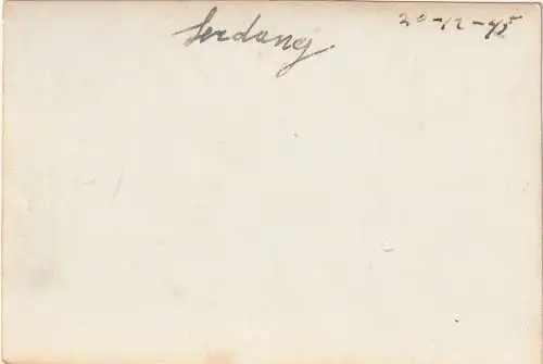 [Ansichtskarte] MILITÄR - INDONESIEN / INDONESIA 1945, Niederländsche Truppen in Serdang, 4 Photos, 3 x 8,3 x 5,5 cm, 1 x 11,5 x 8,4 cm. 