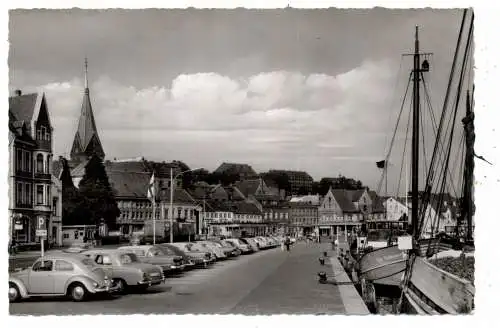 [Ansichtskarte] 2390 FLENSBURG, Partie am Hafen, Oldtimer - VW - Käfer, MERCEDES - BENZ, OPEL..., 1962. 