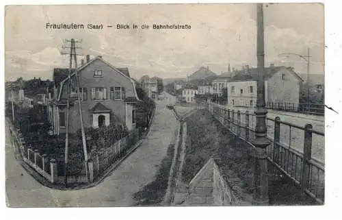 [Ansichtskarte] 6630 SAARLOUIS - FRAULAUTERN, Blick in die Bahnhofstrasse, deutliche Druckstelle. 