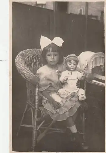 [Ansichtskarte] SPIELZEUG / TOYS - PUPPE / Kinderwagen, Photo-AK. 