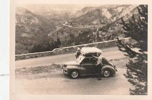 [Ansichtskarte] AUTOMOBIL - RENAULT 4CV, 2 Kleinphotos 1958. 