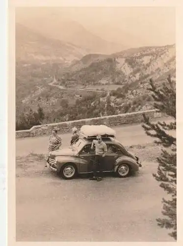 [Ansichtskarte] AUTOMOBIL - RENAULT 4CV, 2 Kleinphotos 1958. 