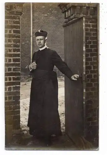 [Ansichtskarte] 4447 HOPSTEN, Hochwürden Josef Holtkamp aus Hopsten, Diakon in Münster, Photo-AK und Anschreiben. 