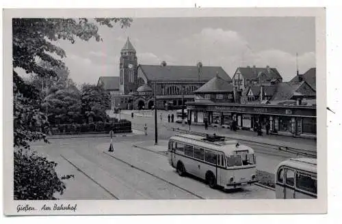 [Ansichtskarte] 6300 GIESSEN, Am Bahnhof, O-Busse, Verlag Fahrenbach. 