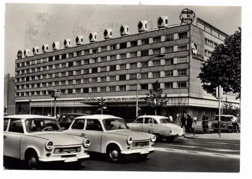 [Ansichtskarte] 1000 BERLIN, Interhotel "Unter den Linden", Oldtimer TRABANT, 1968. 