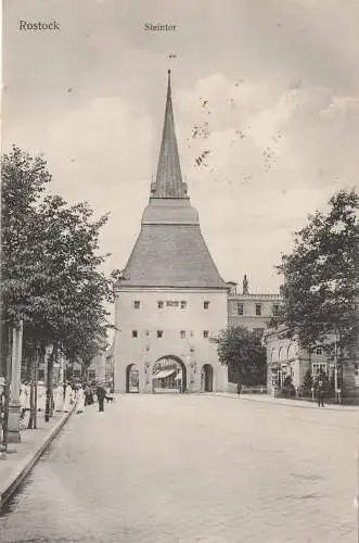 [Ansichtskarte] 0-2500 ROSTOCK, Steintor, belebte Szene, Feldpost, 1918. 