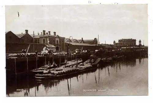 [Ansichtskarte] EIRE / IRLAND - DUBLIN, Guinness Wharf, Frachtschiffe. 