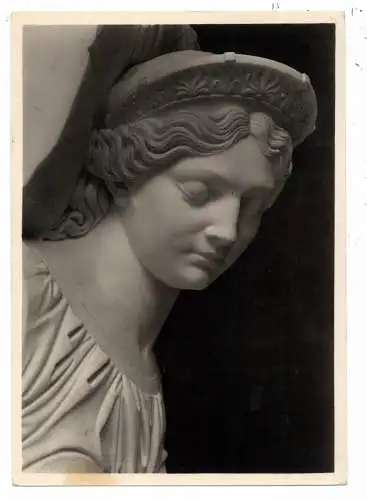 [Ansichtskarte] 0-2081 HOHENZIERITZ, Schloss, Königin Luise, Marmorwerk von Christian Rauch, DKV Deutscher Kunst Verlag. 