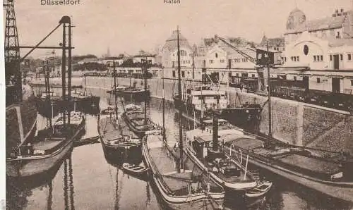 [Ansichtskarte] BINNENSCHIFFE - RHEIN, Frachtschiffe im Düsseldorfer Hafen, 20er Jahre. 