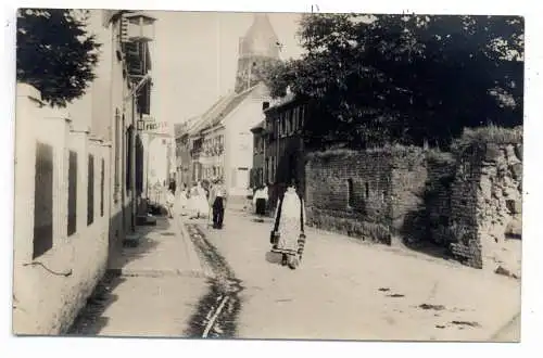 [Ansichtskarte] 4047 DORMAGEN - ZONS, Strassenpartie, Friseur, Juddenturm, Photo - AK. 