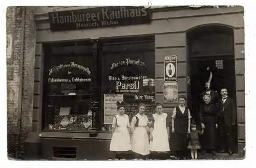 [Ansichtskarte] 4150 KREFELD - UERDINGEN, Kaufhaus Heinrich Weber, Veranstaltungsplakat MILLOWITSCH - Gastspiel, Photo-AK, Eckknick. 