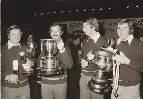 [Ansichtskarte] WINTERSPORT - BOB - WELTMEISTER 1974, Zimmerer / Utzschneider / Schumann / Wurzer. 