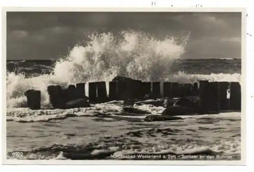 [Ansichtskarte] 2280 SYLT - WESTERLAND, Spritzer an den Buhnen. 