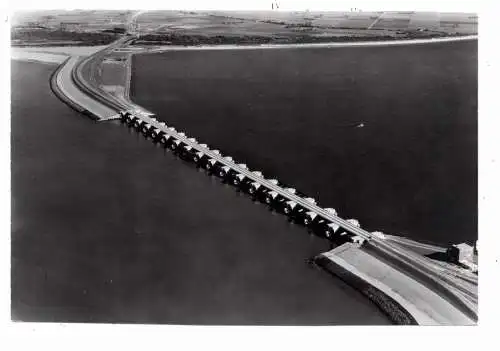 ZUID-HOLLAND - STELLENDAM, haringvliet met spuisluis, luchtopname