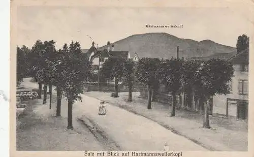[Ansichtskarte] F 68360 SOULTZ / SULZ, Strassenpartie, Blick auf den Hartmannsweilerkopf, Verlag Kuntz, 1918. 