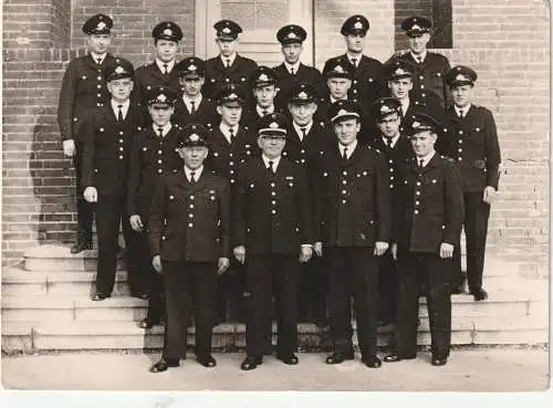 [Ansichtskarte] 4100 DUISBURG, Feuerwehr, Photo-AK, seitl. Einriss. 