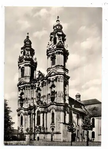 [Ansichtskarte] NIEDER - SCHLESIEN - GRÜSSAU / KRZESZOW, Benediktinerabtei, Turmfassade, Nachkriegskarte. 