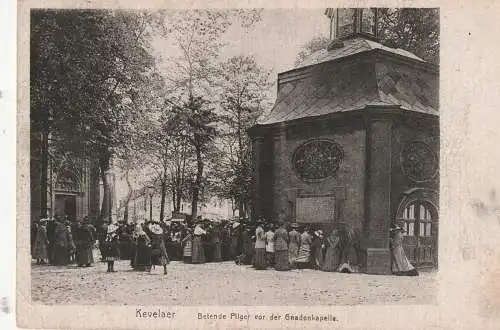 [Ansichtskarte] 4178 KEVELAER, Betende Pilger vor der Gnadenkapelle. 