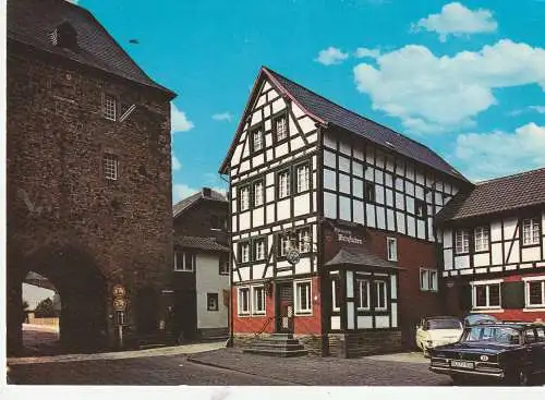 [Ansichtskarte] 5358 BAD MÜNSTEREIFEL, Weinstube "En de Höll", Oldtimer - MERCEDES BENZ, OPEL REKORD, VW - Käfer. 