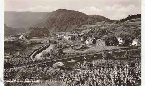5486 ALTENAHR - ALTENBURG, Blick über den Ort, 50er Jahre