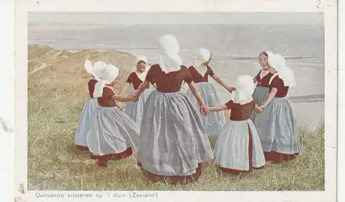 PHOTOGRAPHIE - MIETHE, Serie Niederlande #15, Dansende kinderen op `t duin (Zeeland)