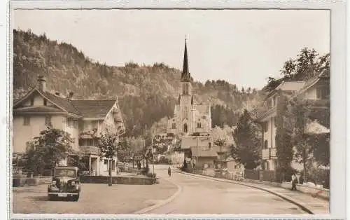 CH 6078 LUNGERN OW, Blick zur Kirche, Oldtimer - FORD ANGLIA
