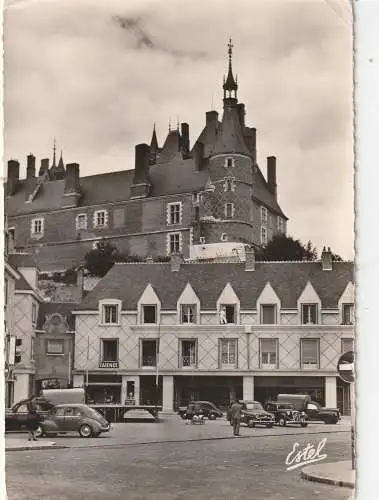 F 45500 GIEN, Place Marechal, Oldtimer - RENAULT 4CV, SIMCA ARONDA, CITROEN Traction Avant