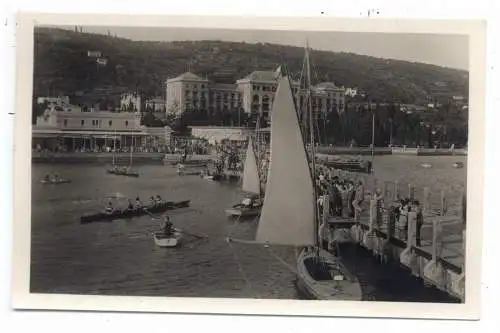 [Ansichtskarte] SLO 6320 PIRAN /  PIRANO - PORTOROZ / PORTOROSE, Am Seesteg, belebte Szene, Edit. Bartolomei. 