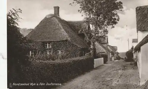 [Ansichtskarte] 2270 WYK auf Föhr, Dorfstrasse. 