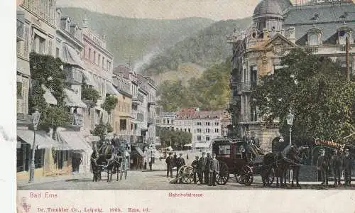 [Ansichtskarte] 5427 BAD EMS, Bahnhofstrasse, Hoteldroschken, belebte Szene, 1905, Verlag Trenkler. 