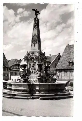 [Ansichtskarte] 8540 SCHWABACH, Schöner Brunnen, VW - Käfer. 