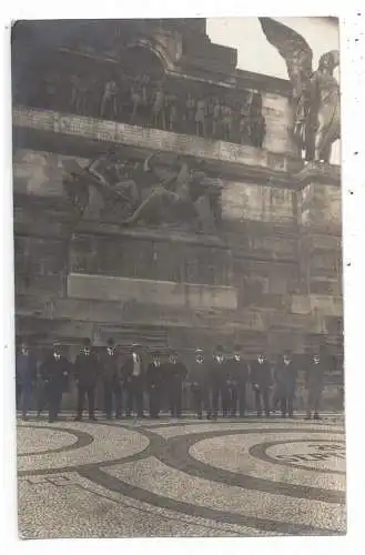 [Ansichtskarte] 6220 RÜDESHEIM, Niederwalddenkmal, Besuchergruppe, Photo-AK. 