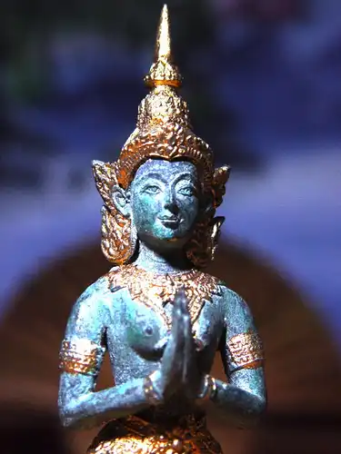 Dewi Figur Göttin Glück Bali Buddha Metallguß Statue
ca.19cm groß,ca.520g