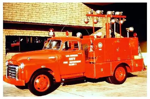 Farbfoto GMC Beleuchtungsfahrzeug der Feuerwehr Los Angeles (Neudruck als Postkarte)