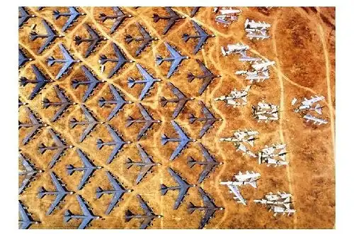 Farbfoto Luftbild Einlagerung von B 52 Bombern in Arizona (Neudruck als Postkarte)