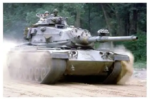Farbfoto Kampfpanzer M 60 mit Nebelwerfer auf der Kanone (Neudruck als Postkarte)