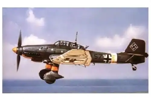 Altes Farbfoto Junkers Ju 87 über dem Meer (Neudruck als Postkarte)