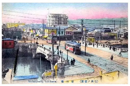 Alte Farbfoto-AK Straßenbahnen auf Brücke in Yokohama (Neudruck als Postkarte)