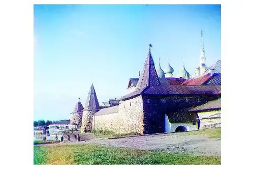 Altes Farbfoto Blick auf das Solovetsky-Kloster vom Land aus (Neudruck als Postkarte)