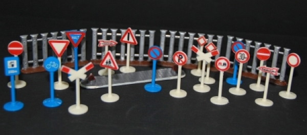 Siku V405 Plastik Figuur Verkehrspolizist Stehend V Serie Blau