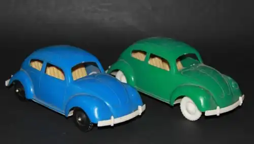 Hammer Volkswagen Käfer zwei Plastikmodelle 1960