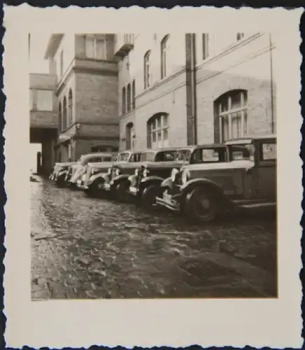 Verschiedene Opel-Modelle in Sachsen 1939 Originalphoto