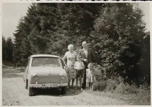 Glas Goggomobil mit Familie 1959 Originalfoto