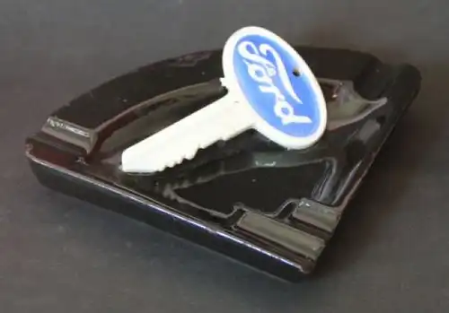 Ford Werbe-Aschenbecher mit Ford-Schlüssel 1960 Keramik